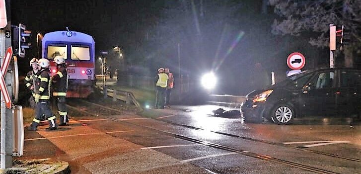 Verkehrsunfall auf Bahnübergang