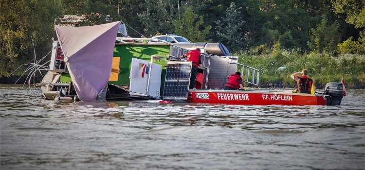 Hausboot gekentert