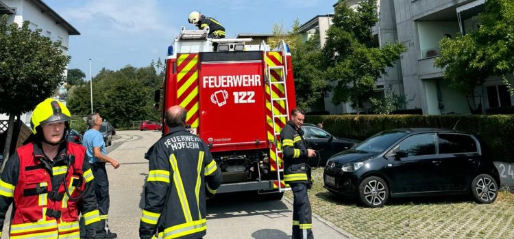 Person ausgesperrt auf Balkon