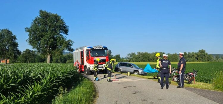 Aufräumarbeiten nach Verkehrsunfall